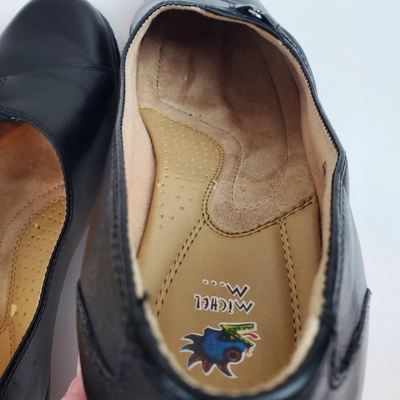 Michel M Black Leather Heals Slip On Shoes Size 9.5 Womens - Picture 9 of 11